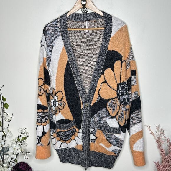 FREE PEOPLE August Cardigan Oversized Peach Petals Floral Sz M {3P42} - Picture 2 of 6